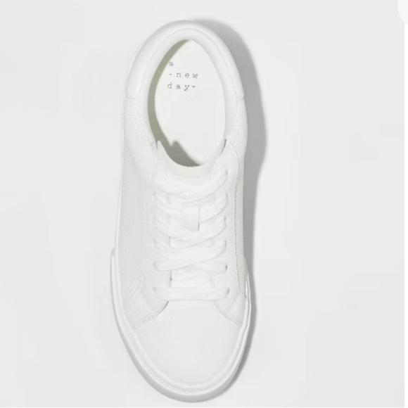 A new Day White Sneakers Maddison Memory Foam Insole shoe New Size 9.5 - Picture 5 of 9